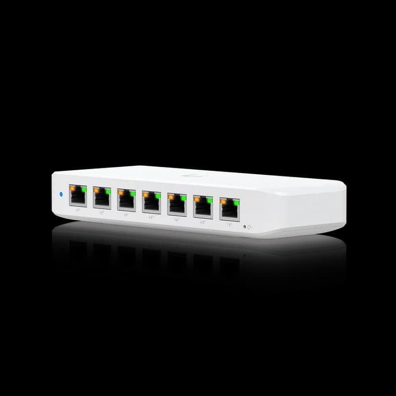 Switch Ultra 210W（USW-Ultra-210W (202W)）の製品画像